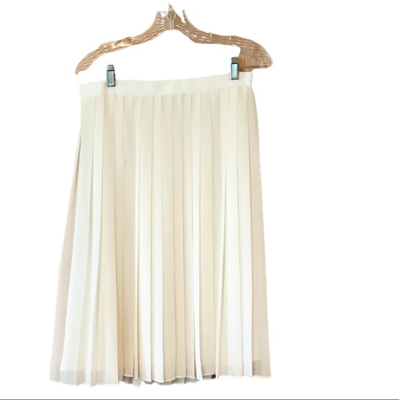 Chelsea28 Dresses & Skirts - Chelsea 28 Ivory Pleated Knee Length Skirt